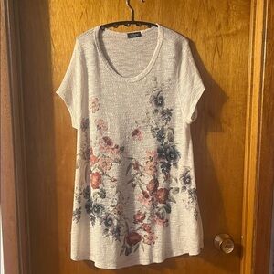 Woman’s Eclipse Cream and Pink Floral Short Sleeve Top Large
